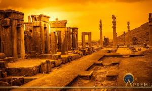 The sun sets on the ruins of Persepolis burnt by Alexander the Great in 330 BC (Pav-Pro Photography / Adobe Stock)