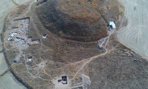 Aerial view of Uşaklı Höyük excavations. At the bottom center, the circular structure, a further clue as to whether this is the holy city of Zippalanda, found during the 2022 excavation campaign is visible.	Source: Emanuele Taccola/University of Pisa