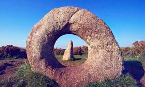 Men an Tol small formation of standing stones in Cornwall, UK. Source: Sacredsites.com