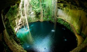Ik-Kil cenote, Chichen Itza, Mexico