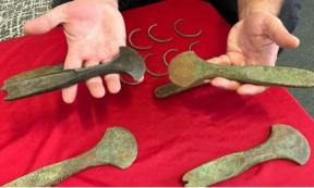 Bronze Age items found at Budyně nad Ohří, Czech Republic.