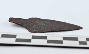 Close up of the 4,000-year-old copper dagger found in Jarosław, Poland.	Source: Łukasz Śliwiński/PAP