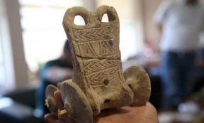 The 5,000-year-old toy chariot found in Turkey. 