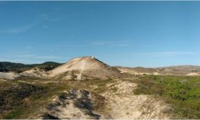 : A sambaqui on the coast of Santa Catarina: these mounds of shellfish debris, bones and other remains were burial sites.	Source: Jéssica M. Cardoso/Plos ONE