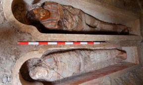 Two of the mummies found in rock-cut tombs in Al-Bhanasa. Source: Egypt Ministry of Tourism & Antiquities