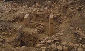 View overlooking Göbeklitepe Building B.	Source: Dosseman/CC BY-SA 4.0