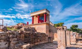 View at the ruins of the famous Minoan palace of Knossos, the center of the Minoan civilization and one of the largest archaeological sites in Greece. Source: GIORGOS/Adobe Stock