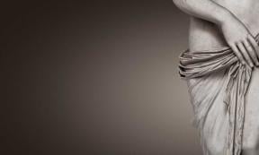 Marble body lines of young naked Roman women of Renaissance Era Source: Neurobite / Adobe Stock)