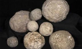 Various Roman catapult (ballista) rocks found along the Pilgrim's Road in the City of David, Jerusalem.           Source: Clara Amit / IAA