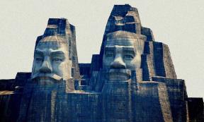 Stone Figures of Yandi and Huangdi, Yellow River Scenic Area, Zhengzhou, China. Source: Public domain