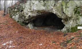 Entrance to Maszycka Cave.