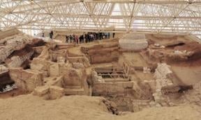 Modern excavations at what was once Çatalhöyük.