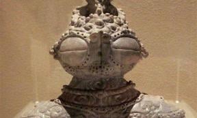 Prehistoric Jomon dogu statue with large eyes and hips, Ebisuda Site in Tajiri, Miyagi Prefecture, Japan.  1000–400 BC. Source: World Imaging/CC BY-SA 3.0