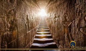 Representation of an ancient Egyptian temple passage lit by an exceptional light. Source: Konstantin / Adobe Stock