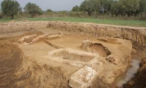 Recent Dig Unearths Eight Tombs at Ancient Elis Necropolis