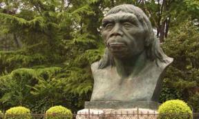tatue of the Peking man from the entrance of the Zhoukoudian site. Source: Diego Tirira / CC BY-SA 2.0