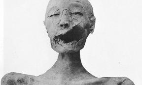 Front view of the mummy of the "Younger Lady".