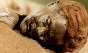 The face of the bog body known as Grauballe man. Source: Public domain