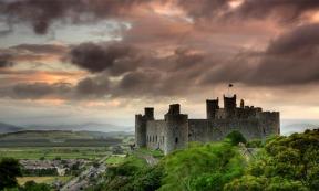 It may not seem like it today, but Harlech Castle is Wales has witnessed Welsh rebellions, the Wars of the Roses and the English Civil War. Source: Darren Tennant / Flickr