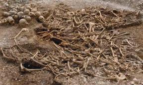 A mass grave of over 50 headless Vikings, known as the headless Vikings of Dorset. Source: Simon Fraser University / CC BY 2.0