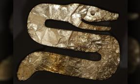 Hopewell culture serpent effigy, Turner Group, Mound 4, Little Miami Valley, Ohio. Source: Daderot / Public domain