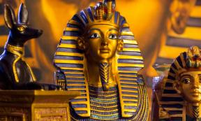 The names Howard Carter and King Tutankhamun are interlinked but now old historical letters have revealed that Carter was also an antiquities thief. Anubis, the jackal-headed deity who presided over the embalming process and accompanied dead kings in the afterworld, next to two busts of King Tutankhamun. Source: Jiri / Adobe Stock