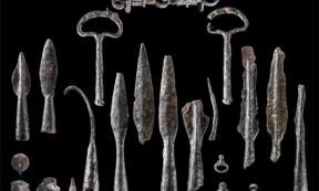 Iron Age weapons and other artifacts found at the Wildenberg Castle site in Germany.