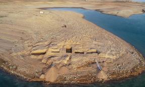 Aerial view of the Kemune Palace from the west. The imposing palace would have once stood just 20 meters from the Tigris River. Source: University of Tübingen eScience Cente / Kurdistan Archaeology.