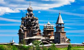 Wooden churches on island Kizhi on lake Onega, Russia. Source: Mikhail Markovskiy / Adobe Stock.