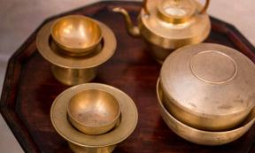 Korean traditional bronze tableware. Source: bong / Adobe Stock.
