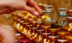 Recently, a team of Turkish scientists have recreated a 1200-BC Mesopotamian perfume made by the "world's first female chemist" Tapputi. These glass bottles are full of “modern” perfumes that all benefited from the first scent pioneers of the ancient world. Source: gal2007 / Adobe Stock