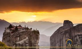 Monastery of the Holy Trinity in Meteora, Greece (Voyagerix / Adobe Stock)
