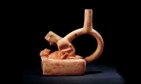 Moche pottery depicting copulation. Museo Larco – Lima, Perú