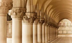 Classic column of Renaissance architecture, in Venice, Italy. Source: leeyiutung/Adobe Stock
