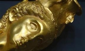 Detail of Ornament from Panagyurishte Gold Treasure, Archaeological Museum, Plovdiv, Bulgaria      Source: CC BY-SA 2.0