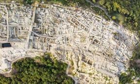 The mountain citadel of Perperikon, located near Kardzhali in Bulgaria, is an isolated dream for archaeologists. (Victor Lauer / Adobe Stock)