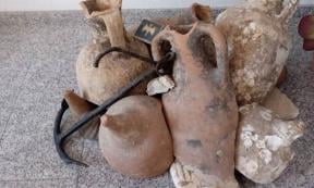 Roman shipwreck artifacts found in the Spanish fish shop.     Source: Civil Guard