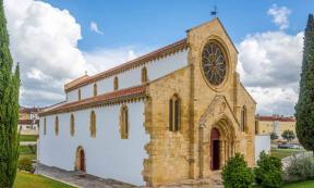 Church of Santa Maria do Olival in Tomar, Portugal. Source: milosk50 / Adobe Stock.