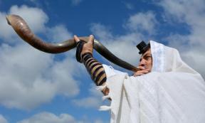 A shofar is sounded under the light of the sun. Source: Rafael Ben-Ari /Adobe Stock.