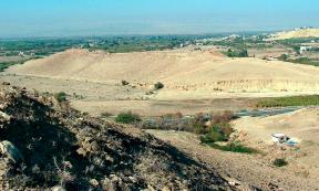 The archaeological site of Tall el-Hammam, Jordan that overlooks the Jordan Valley (Deg777 / CC by SA 4.0)