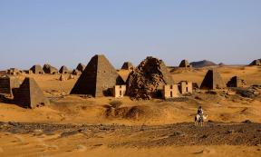 The flooding is threatening the Al-Bajrawiya archaeological site, home to almost two hundred Sudanese pyramids and the ancient burial site of the Kingdom of Kush. Source: zampe238 Adobe Stock