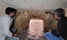The two bull heads guarding the tomb in Tharsa are accompanied with garlands, in an arrangement known as bucrania. Source: IHA.
