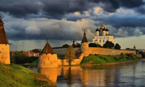 Distance view of the Kremlin. Source: parsadanov / Adobe Stock.