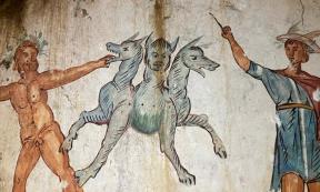 Fresco in Tomb of Cerberus discovered near Naples. Source: Soprintendenza Archeologia Belle Arti e Paesaggio per l’Area Metropolitana di Napoli
