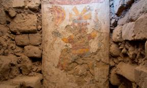 The two-faced Moche man figure painted on the lower part of the pillar. Two images of two-faced men have been discovered at the Moche site of Pañamarca, Peru. Source: Lisa Trever/Panamarca