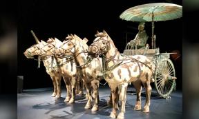 Bronze Chariot & Horses w/ Coachman ―Qin Dynasty, 221-206 BC