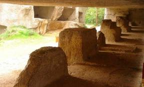 The ruins at Yangshan quarry. Source:  Vmenkov/Author provided