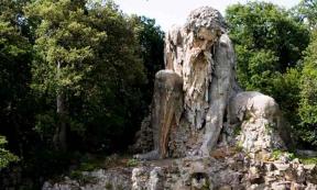 Huge 16th century statue known as the Apennine Colossus by Giambologna in the garden of the Villa Demidoff di Pratolino, Tuscany, Italy.  Source: Antonio Scaramuzzino/CC BY NC ND 2.0