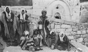 Group of lepers photographed during the Ottoman reign.
