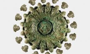 The underside of the Etruscan lamp of Cortona. Source: Museo dell'Accademia Etrusca e della città di Cortona/DeGruyter, edited by R. Alburz